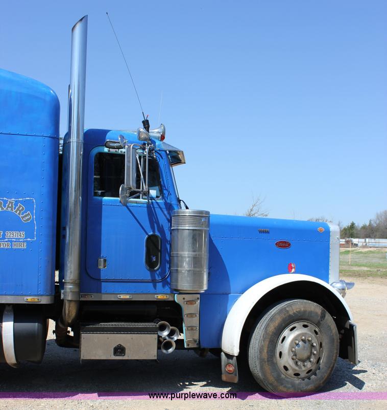 image for item J2258 1990 Peterbilt 379 semi truck