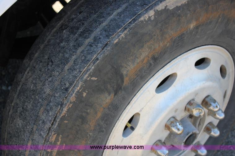 image for item J2258 1990 Peterbilt 379 semi truck