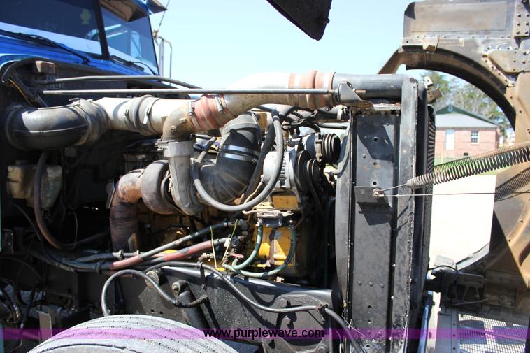 image for item J2258 1990 Peterbilt 379 semi truck