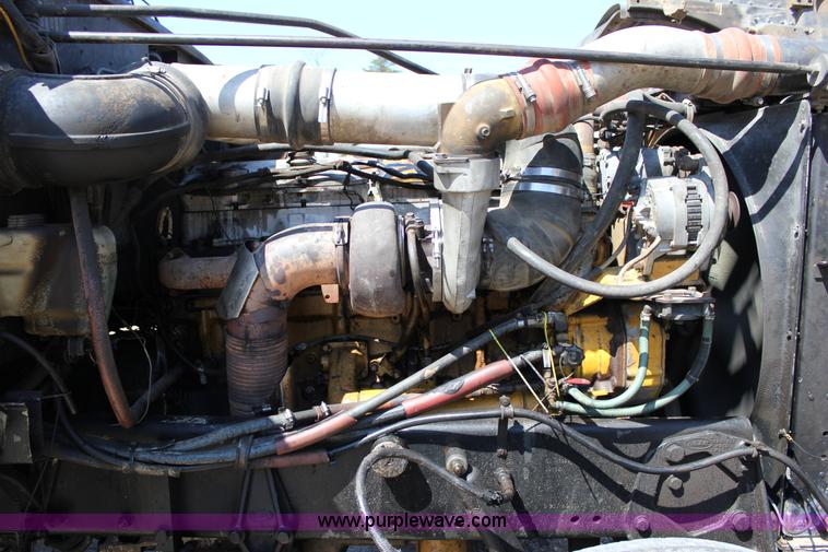 image for item J2258 1990 Peterbilt 379 semi truck