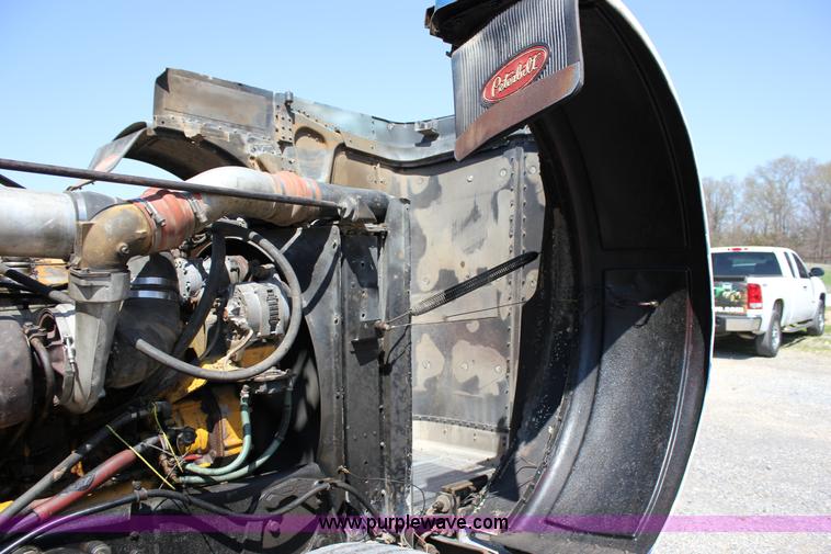 image for item J2258 1990 Peterbilt 379 semi truck