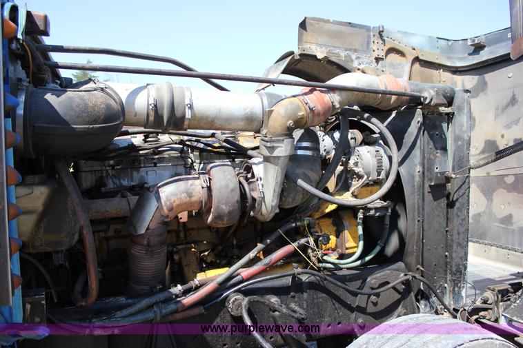 image for item J2258 1990 Peterbilt 379 semi truck