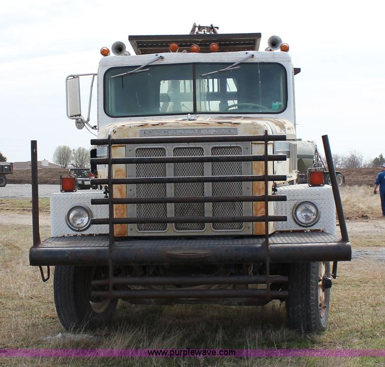 image for item J2263 1978 International 1840 winch truck