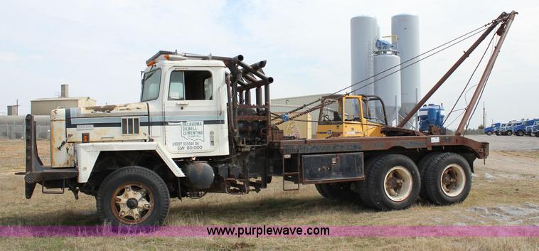image for item J2263 1978 International 1840 winch truck