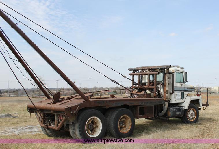 image for item J2263 1978 International 1840 winch truck