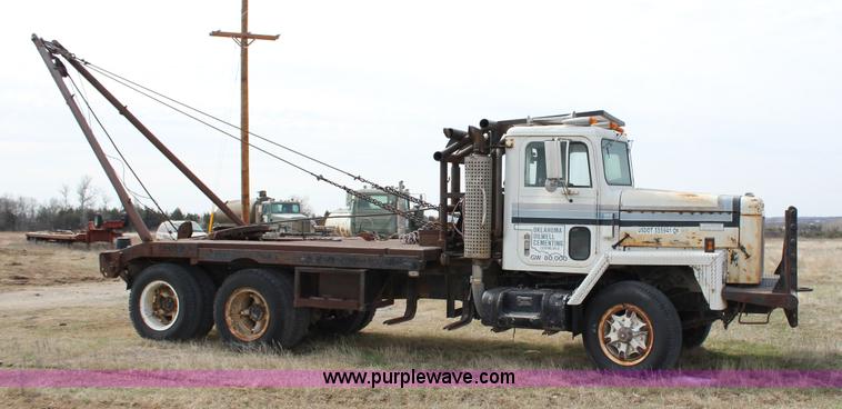 image for item J2263 1978 International 1840 winch truck