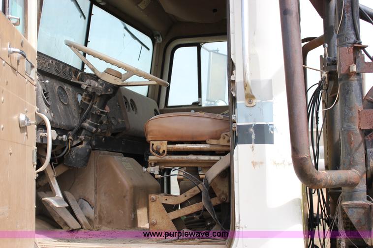 image for item J2263 1978 International 1840 winch truck