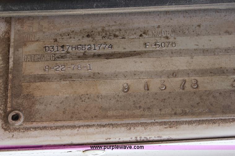 image for item J2263 1978 International 1840 winch truck