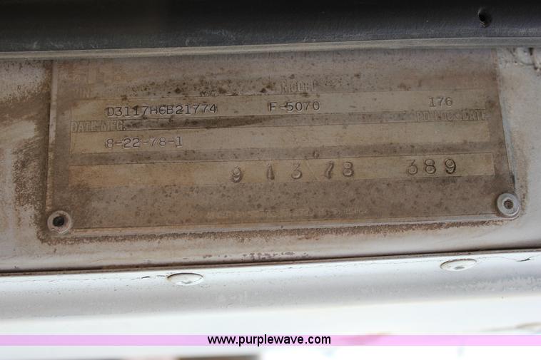 image for item J2263 1978 International 1840 winch truck