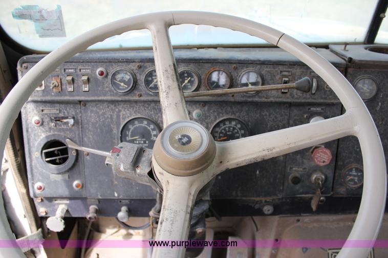 image for item J2263 1978 International 1840 winch truck