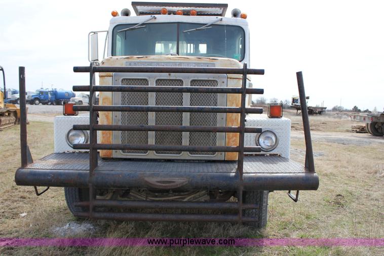 image for item J2263 1978 International 1840 winch truck