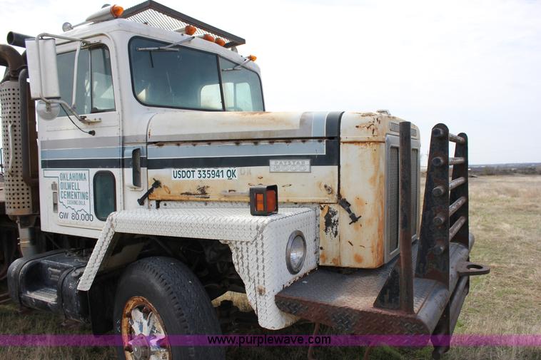 image for item J2263 1978 International 1840 winch truck