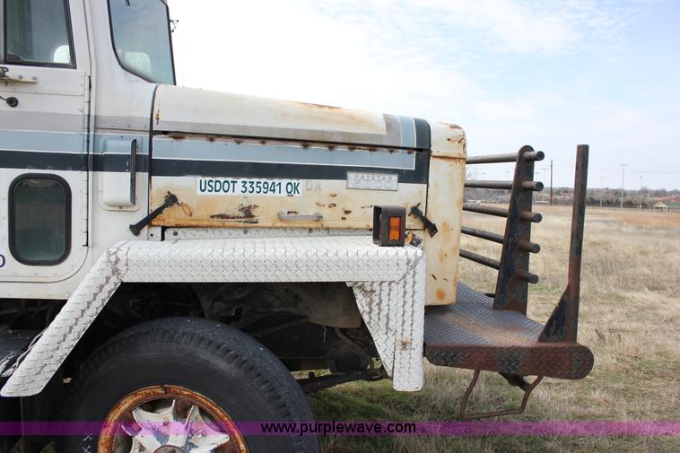 image for item J2263 1978 International 1840 winch truck