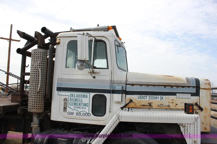 image for item J2263 1978 International 1840 winch truck