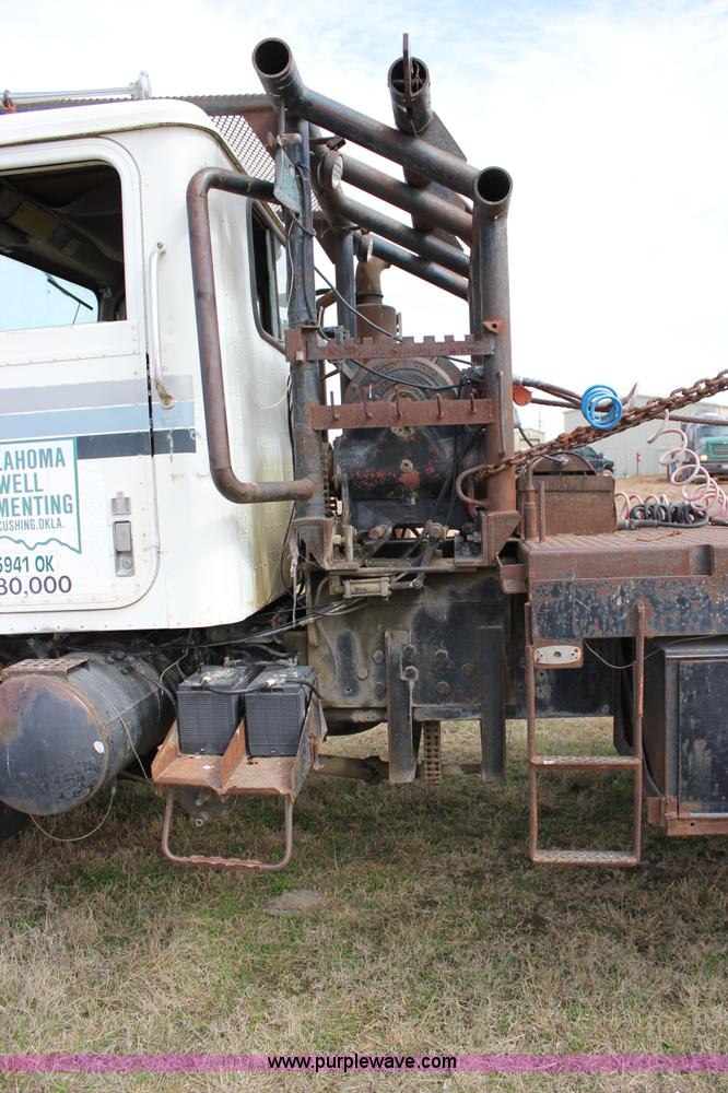 image for item J2263 1978 International 1840 winch truck