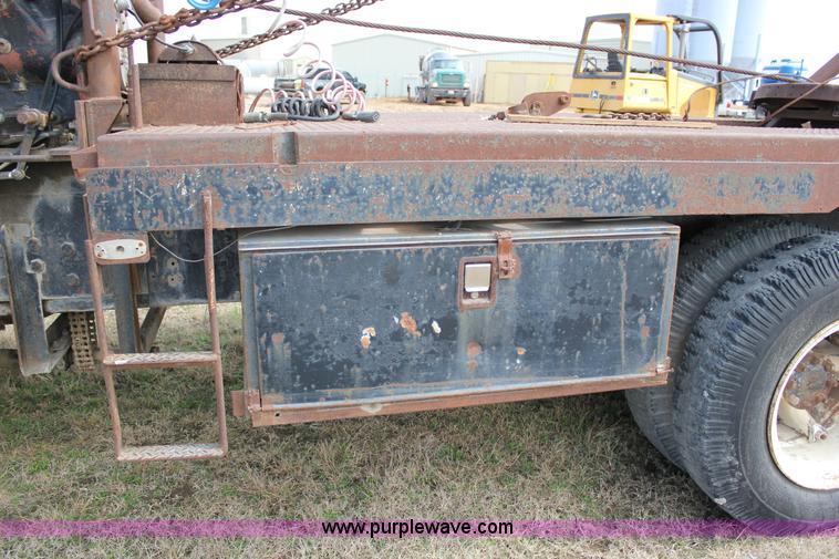 image for item J2263 1978 International 1840 winch truck