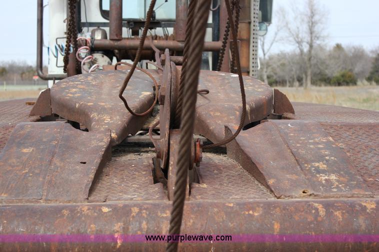 image for item J2263 1978 International 1840 winch truck