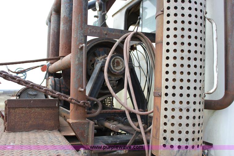 image for item J2263 1978 International 1840 winch truck