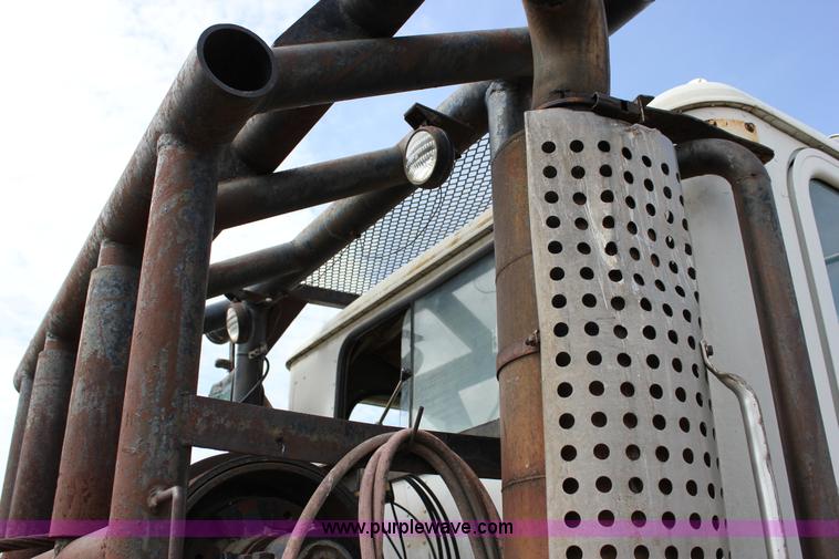 image for item J2263 1978 International 1840 winch truck