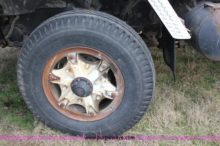 image for item J2263 1978 International 1840 winch truck