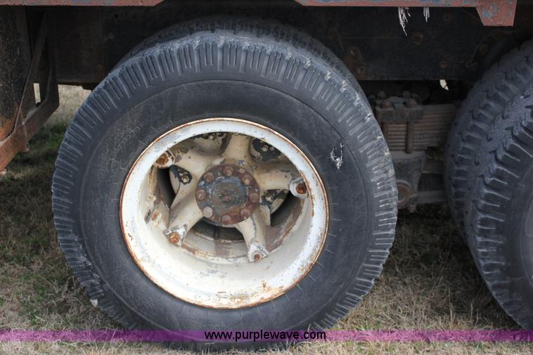 image for item J2263 1978 International 1840 winch truck