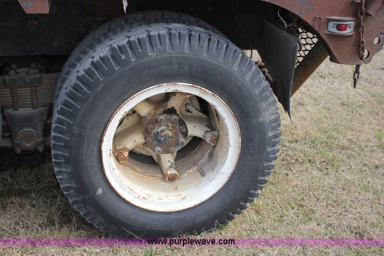 image for item J2263 1978 International 1840 winch truck