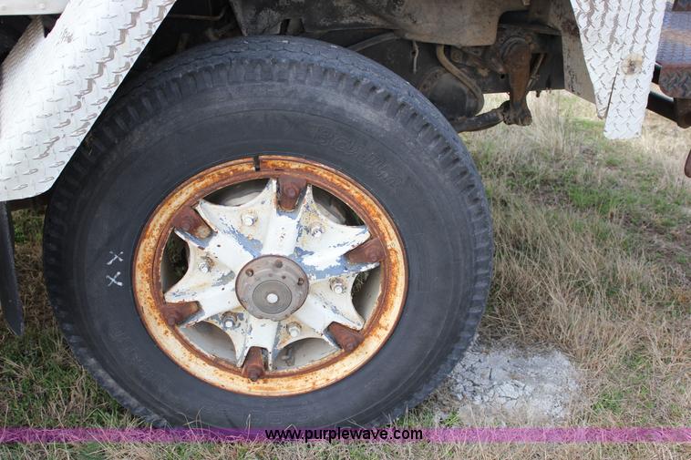 image for item J2263 1978 International 1840 winch truck