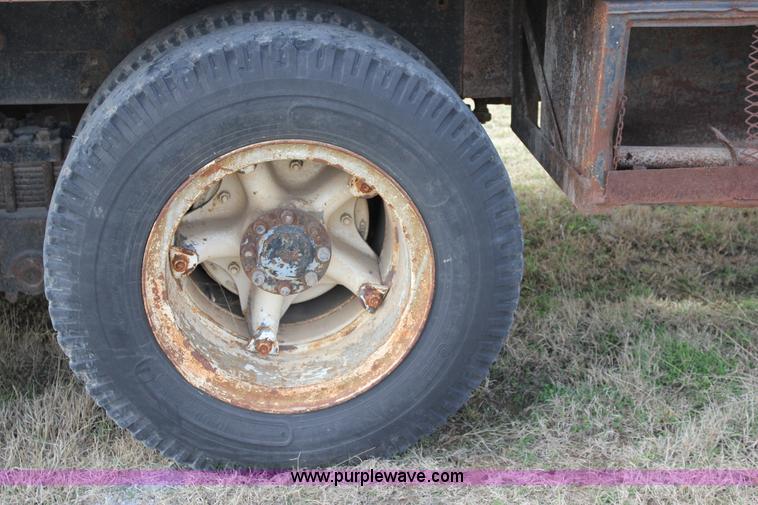 image for item J2263 1978 International 1840 winch truck