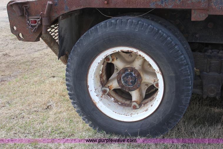 image for item J2263 1978 International 1840 winch truck
