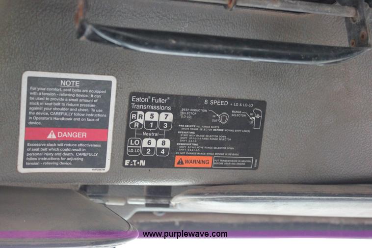 image for item J2266 2001 Mack RD688S truck cab and chassis