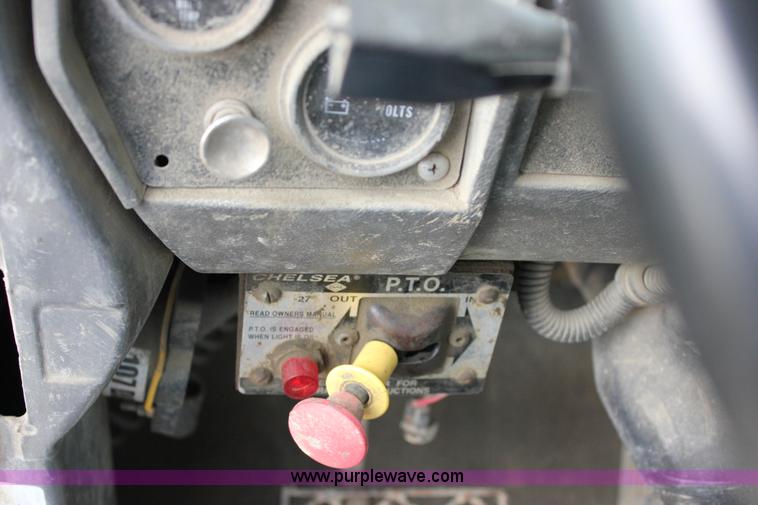 image for item J2266 2001 Mack RD688S truck cab and chassis