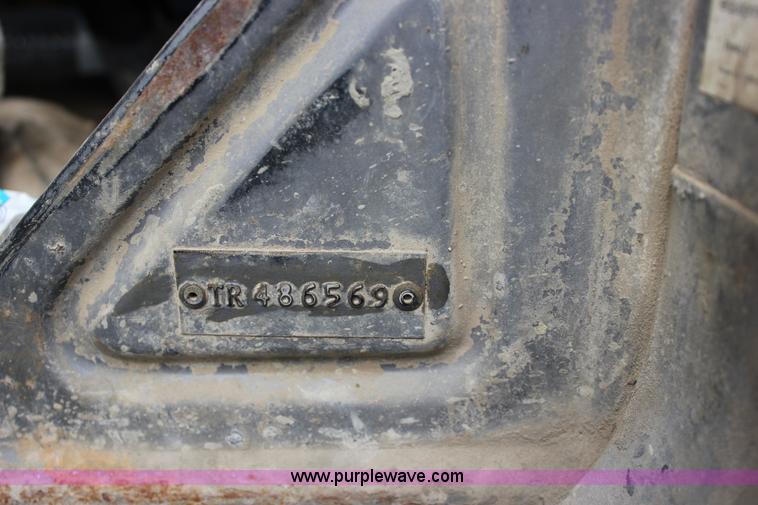 image for item J2266 2001 Mack RD688S truck cab and chassis