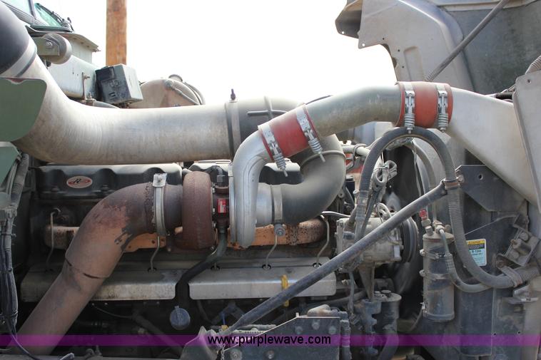 image for item J2266 2001 Mack RD688S truck cab and chassis