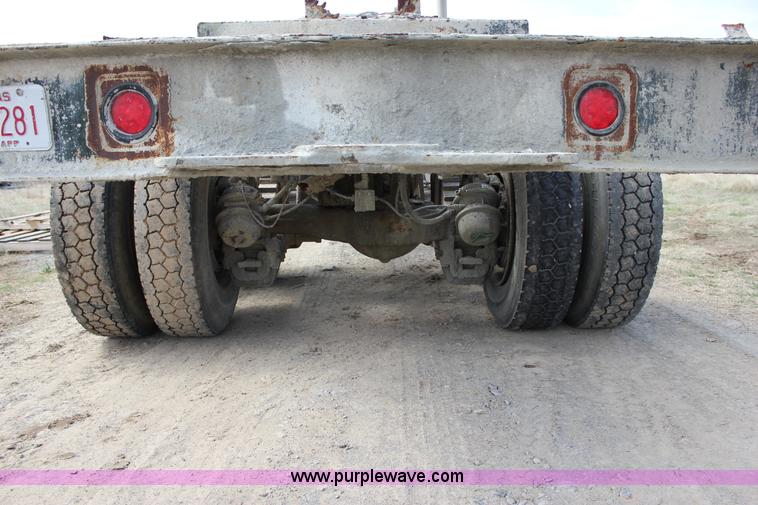 image for item J2266 2001 Mack RD688S truck cab and chassis