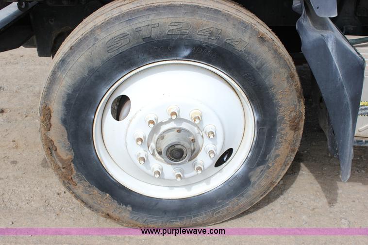 image for item J2266 2001 Mack RD688S truck cab and chassis