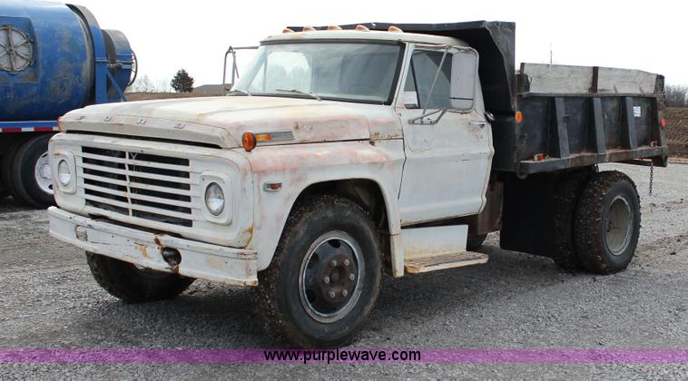 image for item J2269 1972 Ford 600 dump truck