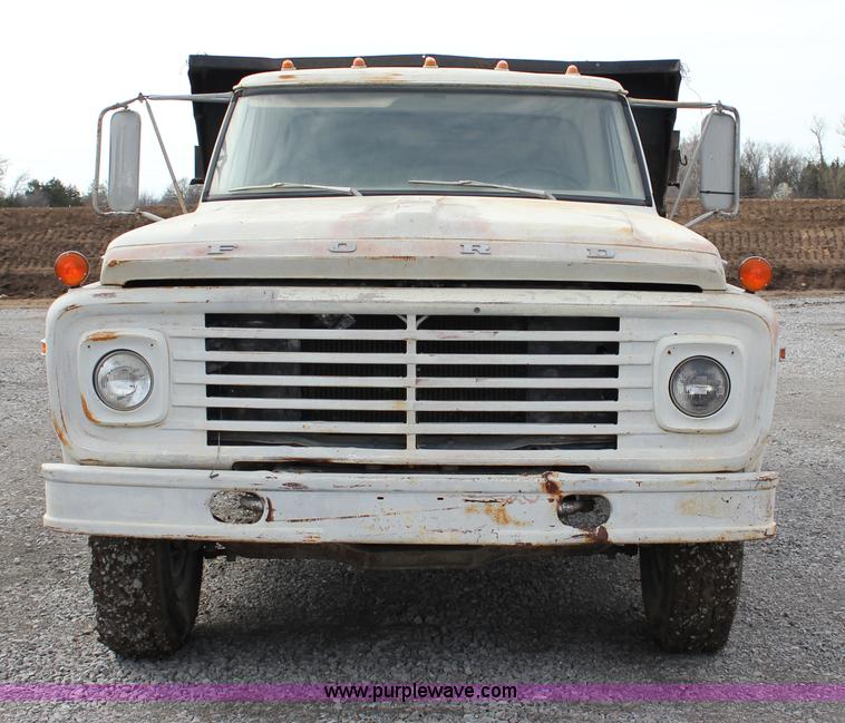 image for item J2269 1972 Ford 600 dump truck
