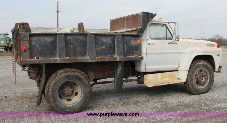 image for item J2269 1972 Ford 600 dump truck