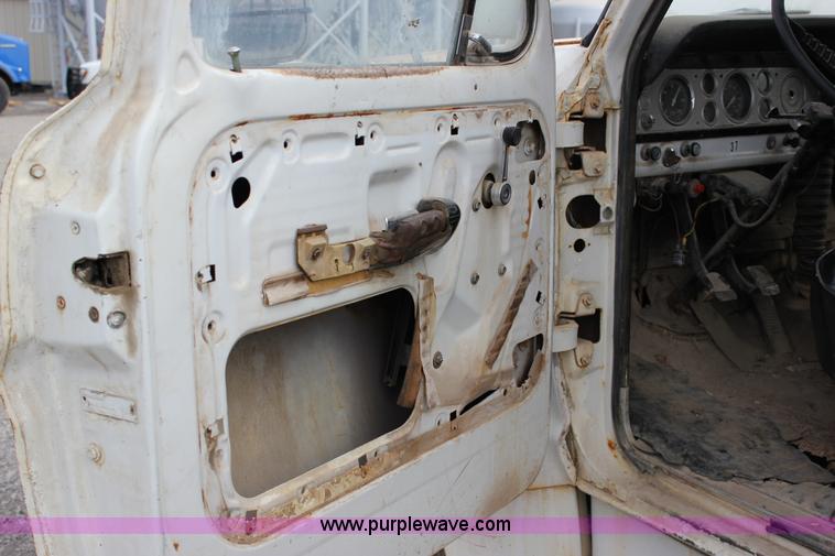 image for item J2269 1972 Ford 600 dump truck