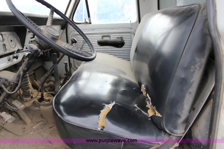 image for item J2269 1972 Ford 600 dump truck