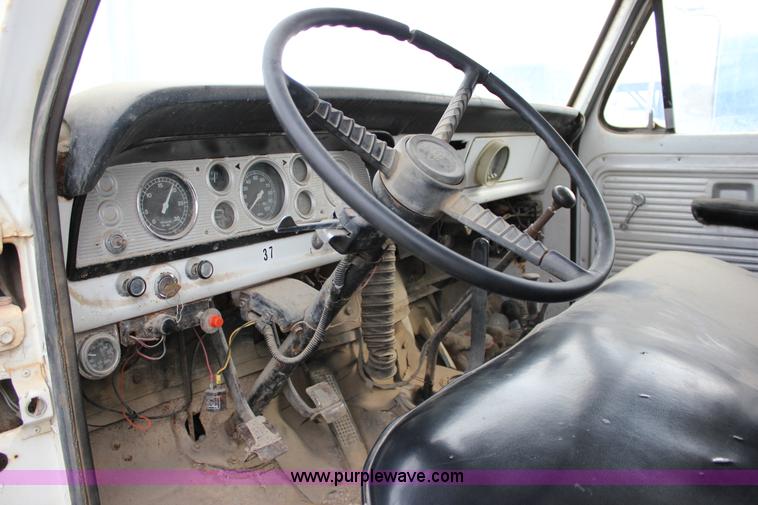 image for item J2269 1972 Ford 600 dump truck