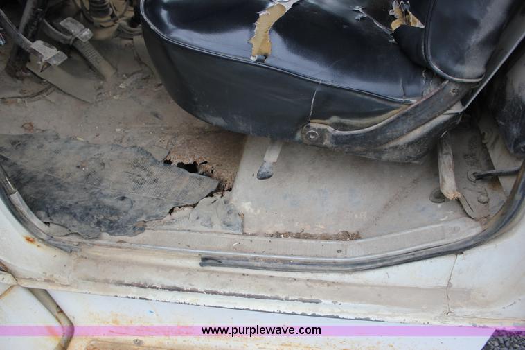 image for item J2269 1972 Ford 600 dump truck