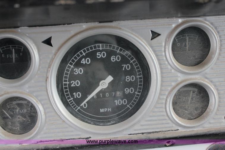 image for item J2269 1972 Ford 600 dump truck