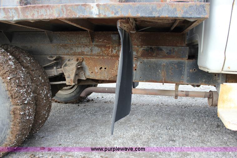 image for item J2269 1972 Ford 600 dump truck