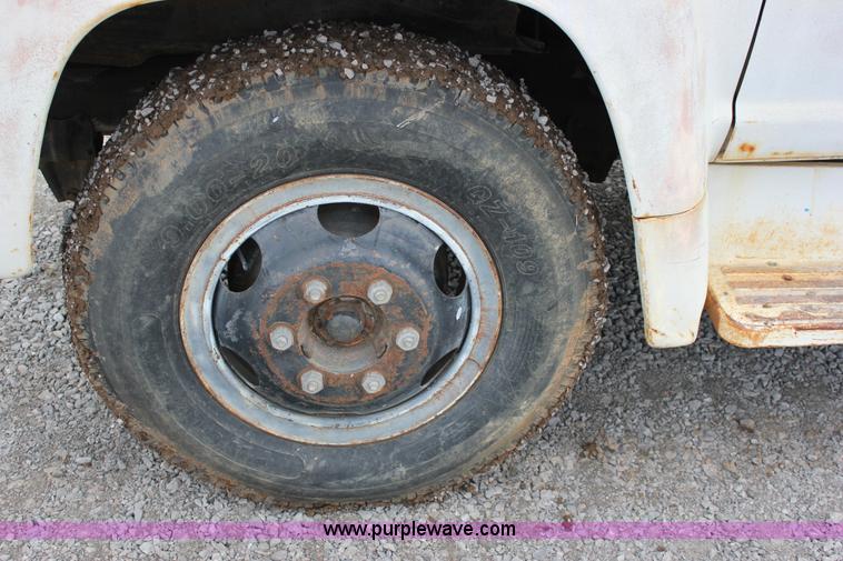 image for item J2269 1972 Ford 600 dump truck