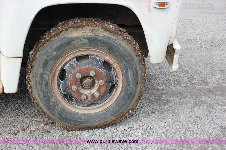 image for item J2269 1972 Ford 600 dump truck