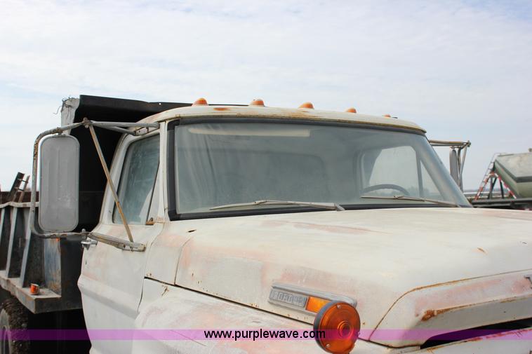 image for item J2269 1972 Ford 600 dump truck
