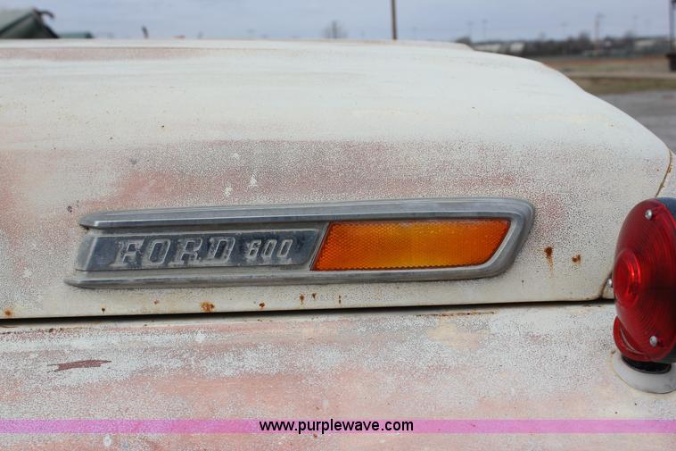 image for item J2269 1972 Ford 600 dump truck