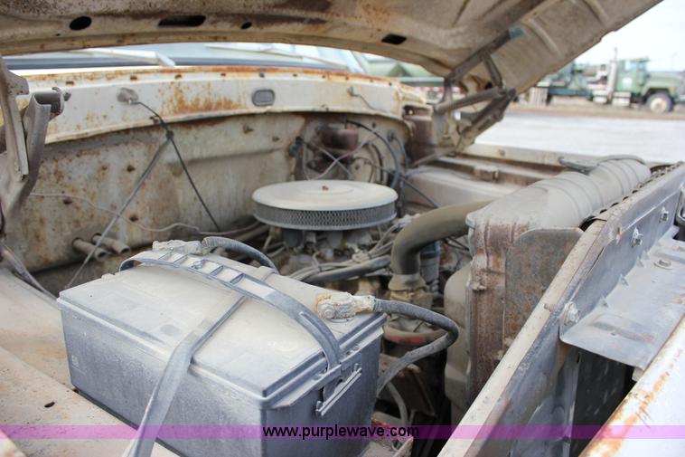 image for item J2269 1972 Ford 600 dump truck