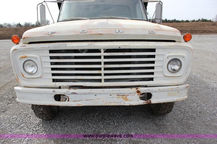 image for item J2269 1972 Ford 600 dump truck